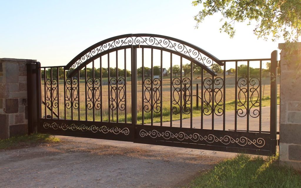 Key Factors to Choose a Metal Gate For Your Property